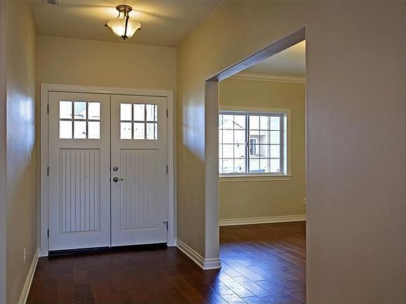 4th image of 2040 Bluegrass Dr