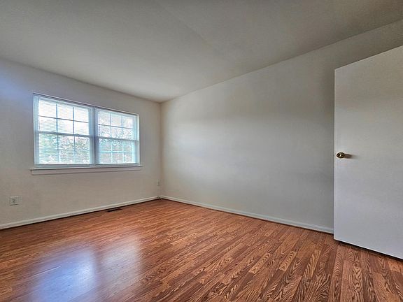 2nd image of 8722 Walutes Cir