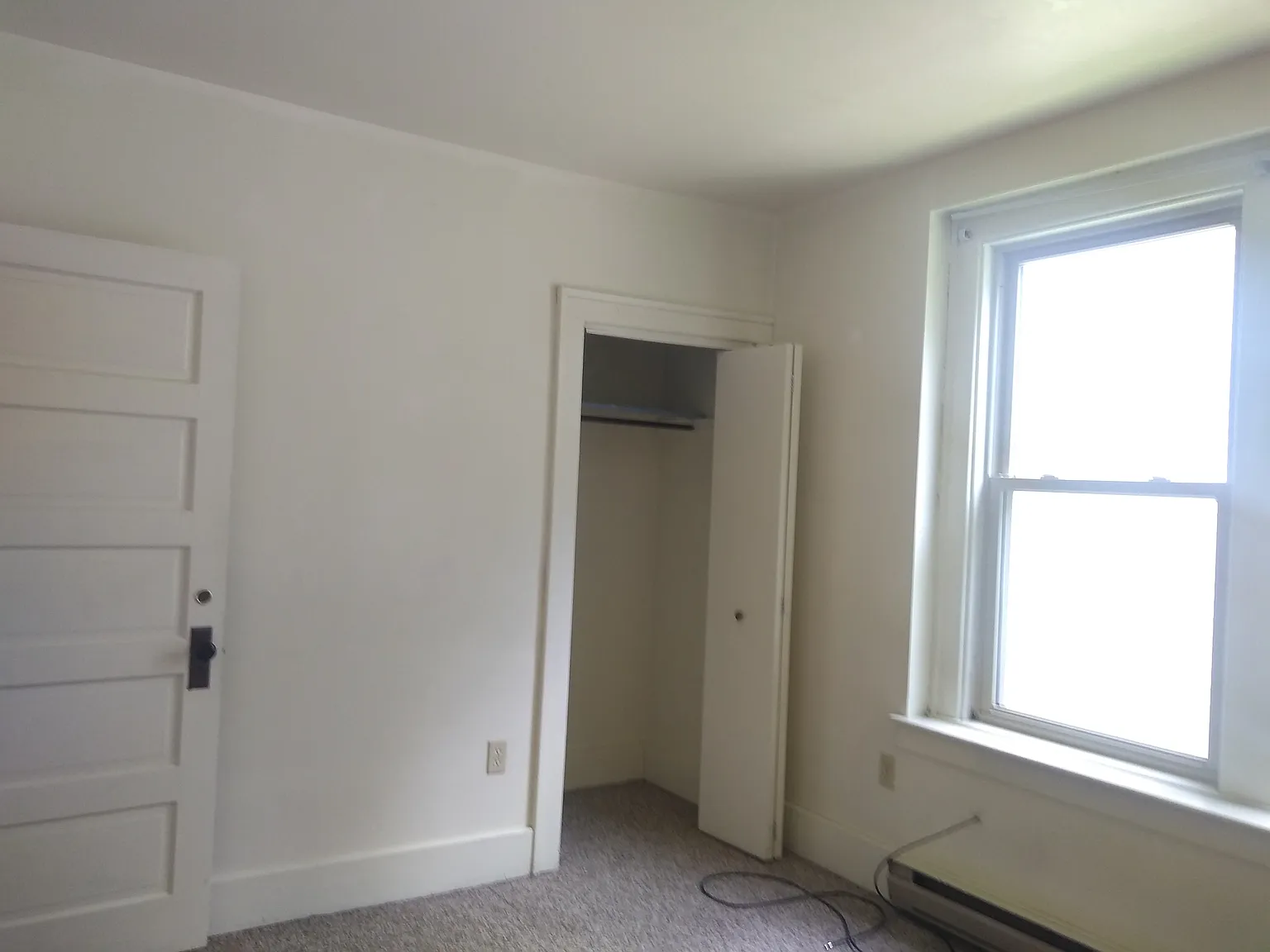 3 bed, 1000 sqft, $1,898 — Photo 2