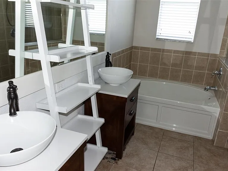 2504 Ladoga Dr — Photo 19