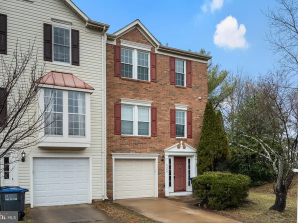 6300 Meadow Glade Ln, Centreville, VA 20121