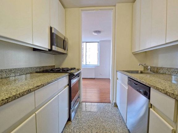 4th image of 420 E 54th St APT 20F