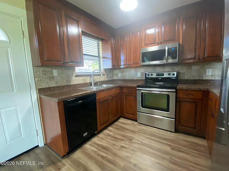 104 Saint Elmo Rd — Photo 6