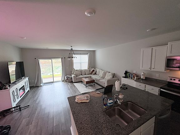 2nd image of 3579 Roseblossom Dr