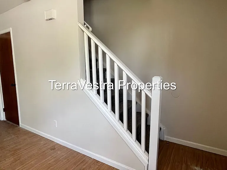 13-15 Grasmur Ct — Photo 6
