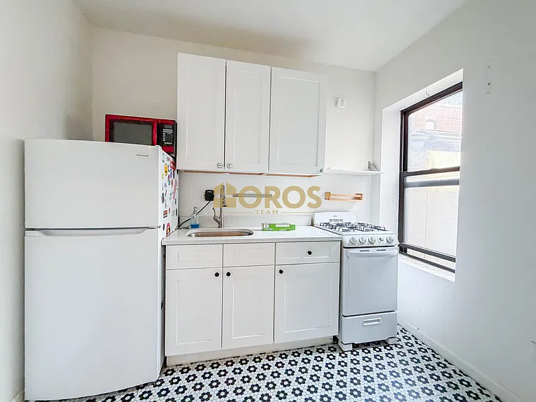 238 E 7th St #21 — Photo 3