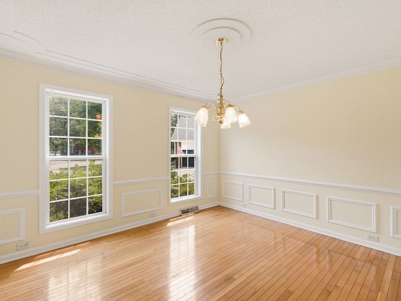 5th image of 150 Haleswood Cir