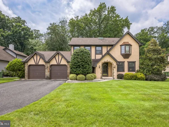 1032 Bob White Dr, Cherry Hill, NJ 08003