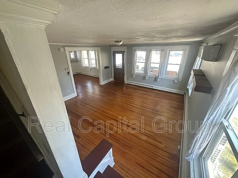 376 Kenwood Ave — Photo 7