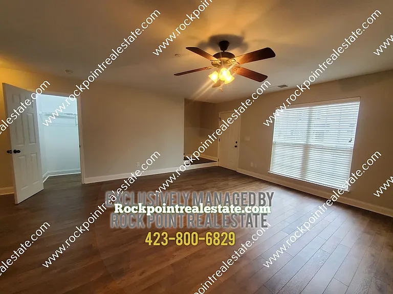1130 Maple Tree Ln — Photo 15