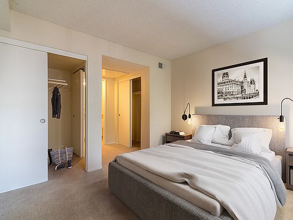 4th image of 711 S B St APT 110