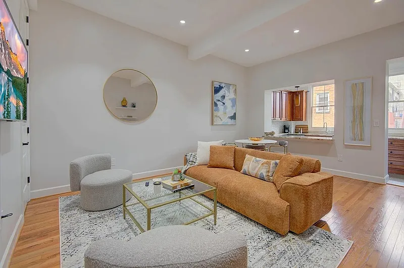 208 T St NE #1