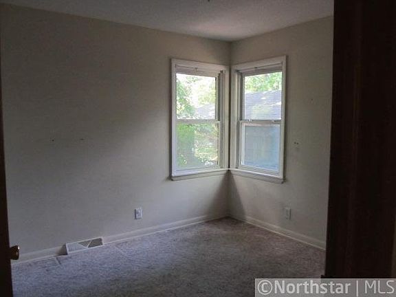 5th image of 601 Southview Drive W