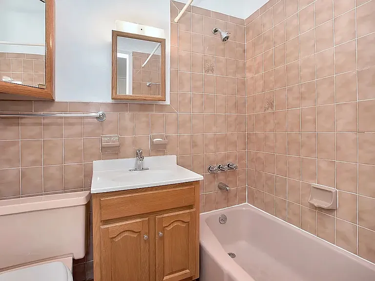 69 Macdougal St #3R — Photo 7
