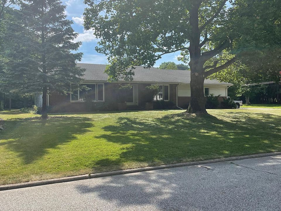 1st image of 893 Haywood Dr