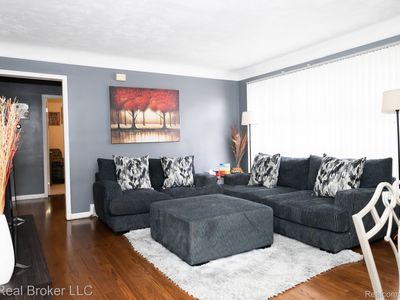 21890 Whitmore St, Oak Park, MI, 48237
