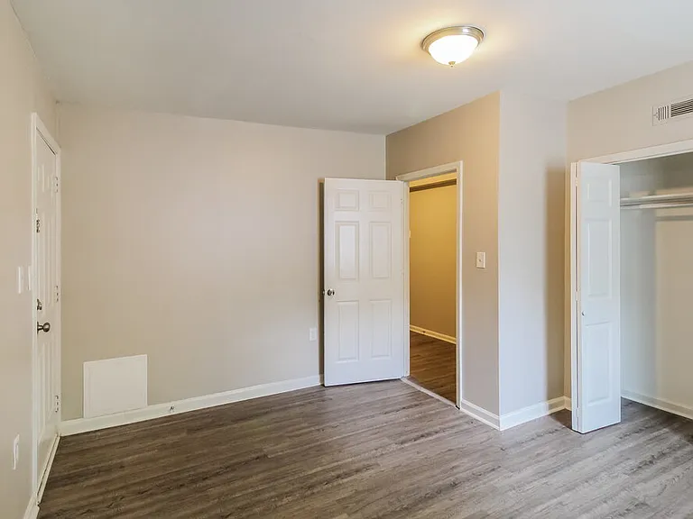 1135 Clark St — Photo 12