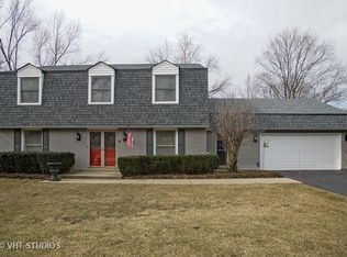 4 Old Hickory Rd, Rolling Meadows, IL 60008