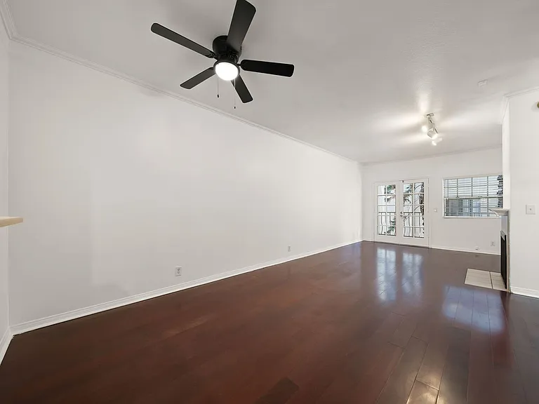 1145 Roswell Ave #203 — Photo 17