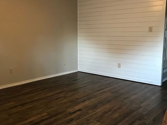 3rd image of 1604 Sun Valley Dr APT C