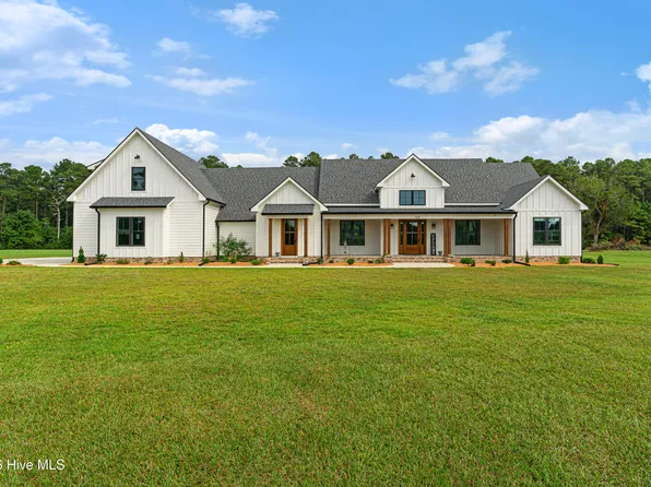 107 Mayflower Dr, Newport, NC 28570