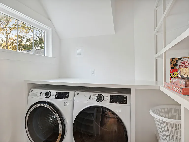 755 N Ashe St — Photo 26