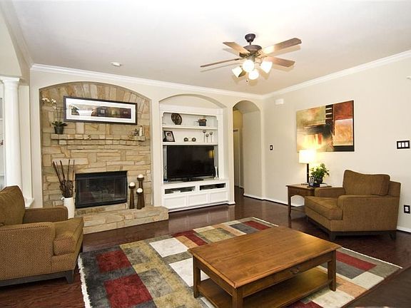 5th image of 15314 Woodlawn Manor Ct