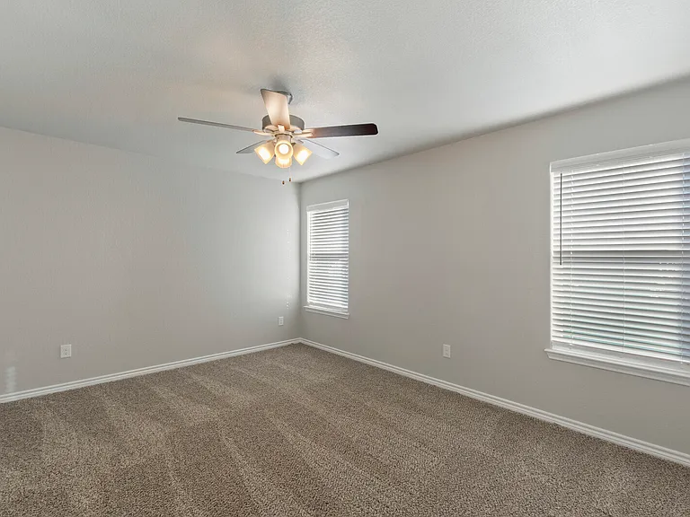 7635 Stonehollow Dr #7635 — Photo 8