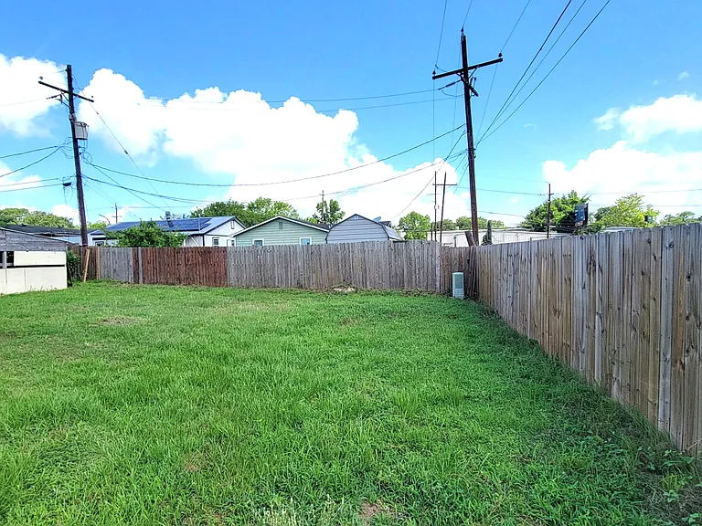 109 Will St — Photo 34