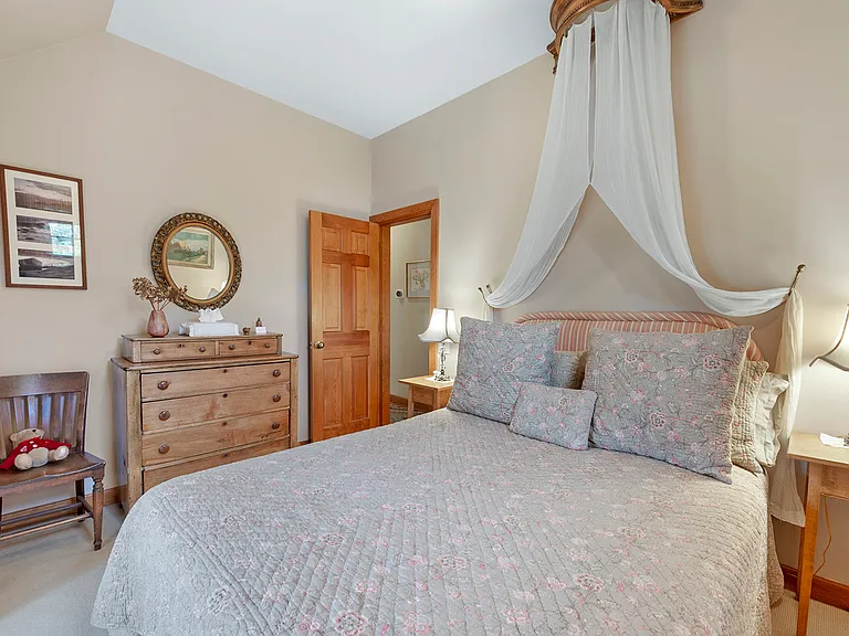 52 Manor Ln S — Photo 15
