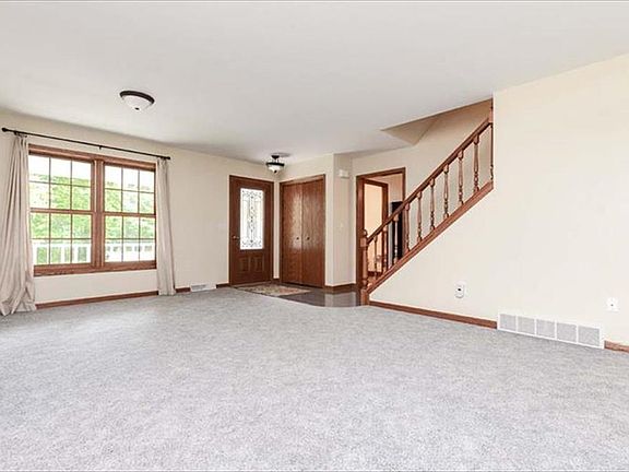 4th image of W2671 Woodview Ln
