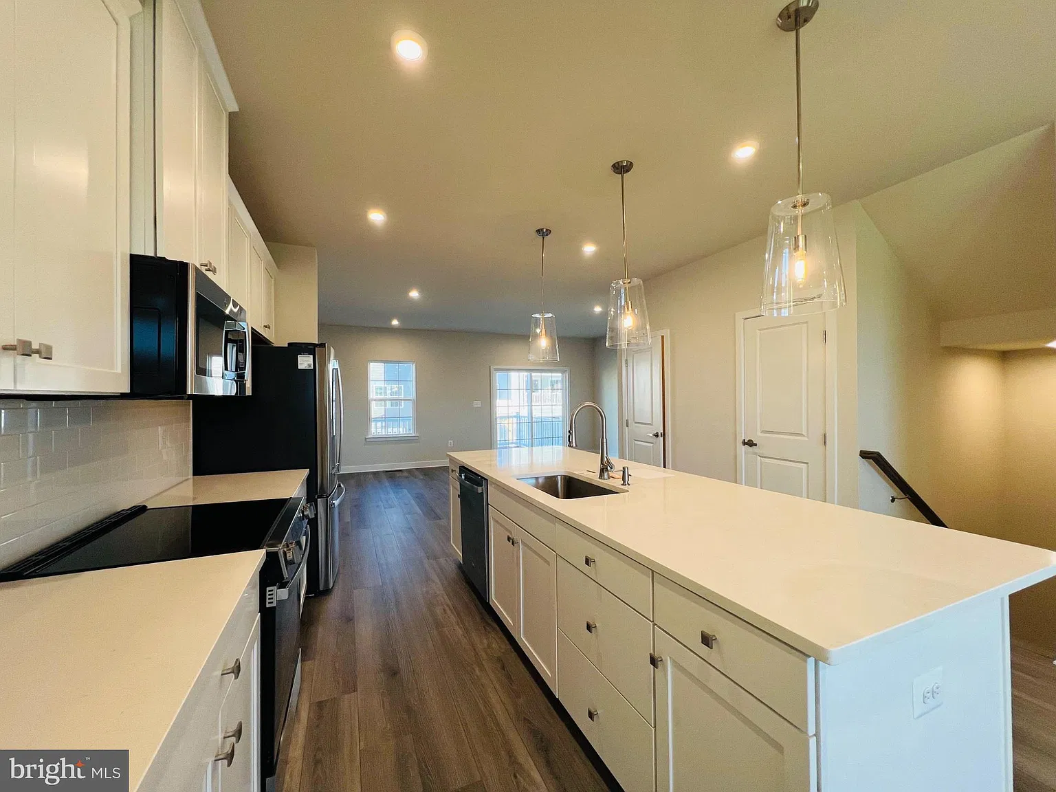 4 bed, 3.5 bath, 2239 sqft, $3,599 — Photo 2