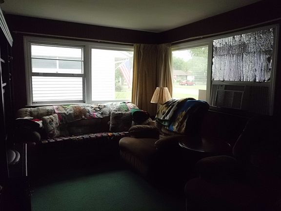 3rd image of 1225 W 43rd Pl