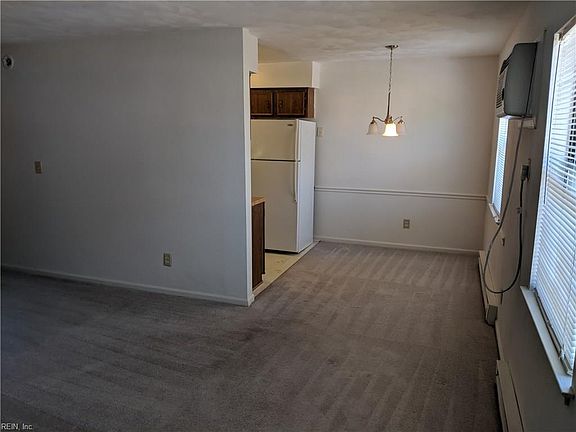 4th image of 1121 Hannah St APT D