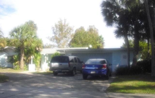 1st image of 1215 SE Kings Bay Dr