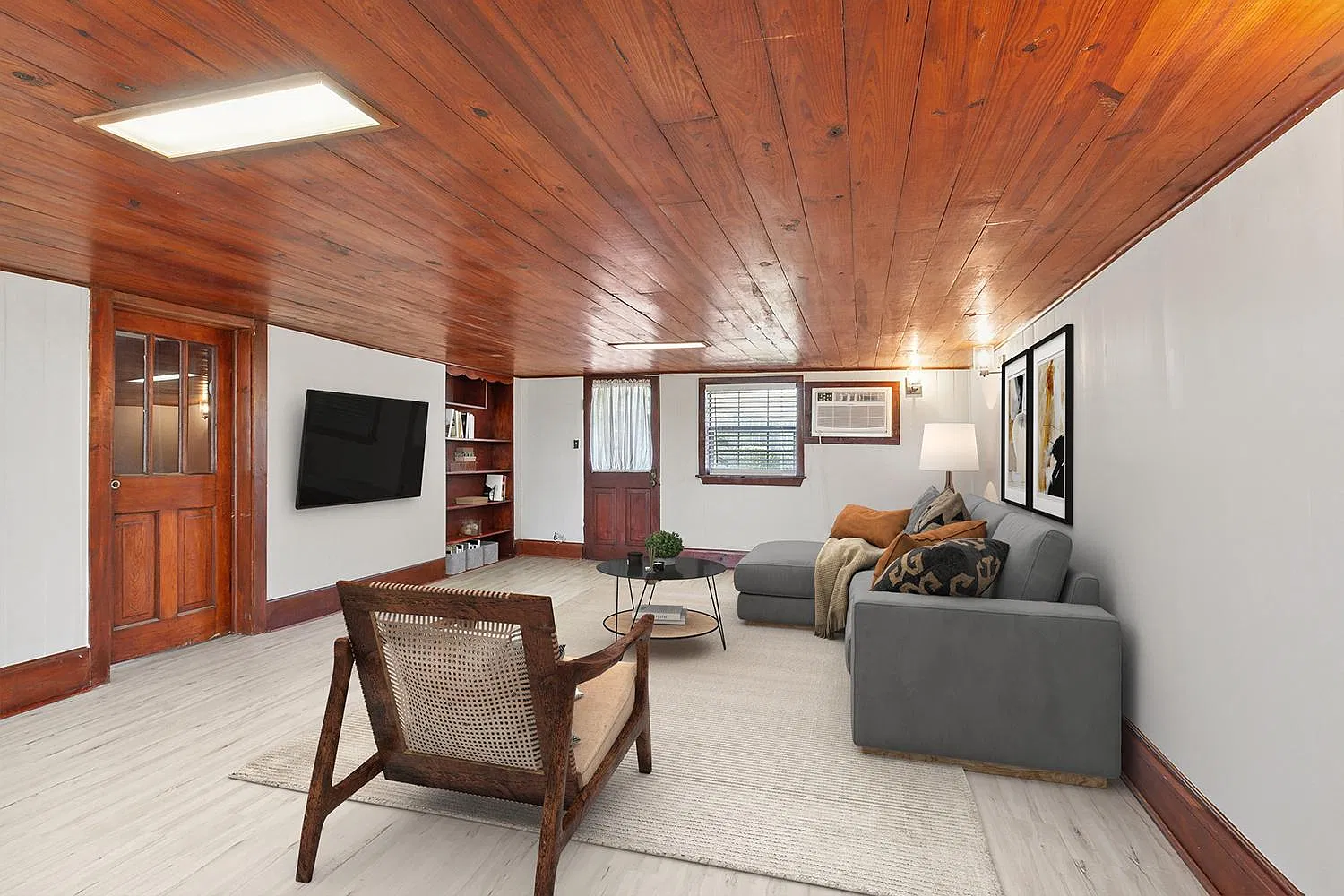 1 bed, 1000 sqft, $1,350 — Photo 1