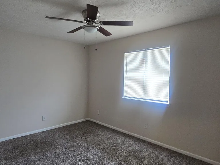 3910 Venetian Cir — Photo 4