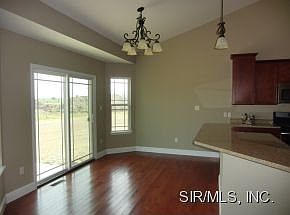 5th image of 244 Oakshire Dr E