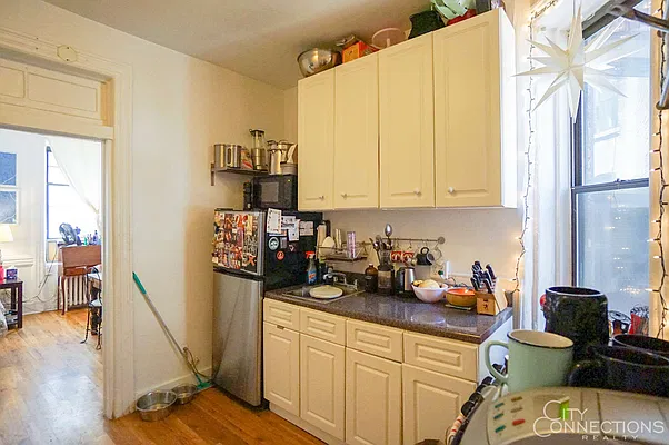 Rented by City Connections Realty | media 3