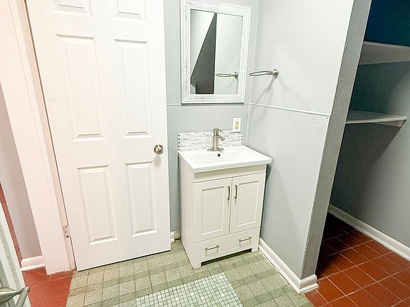 5th image of 142 Hutchinson St #11495209
