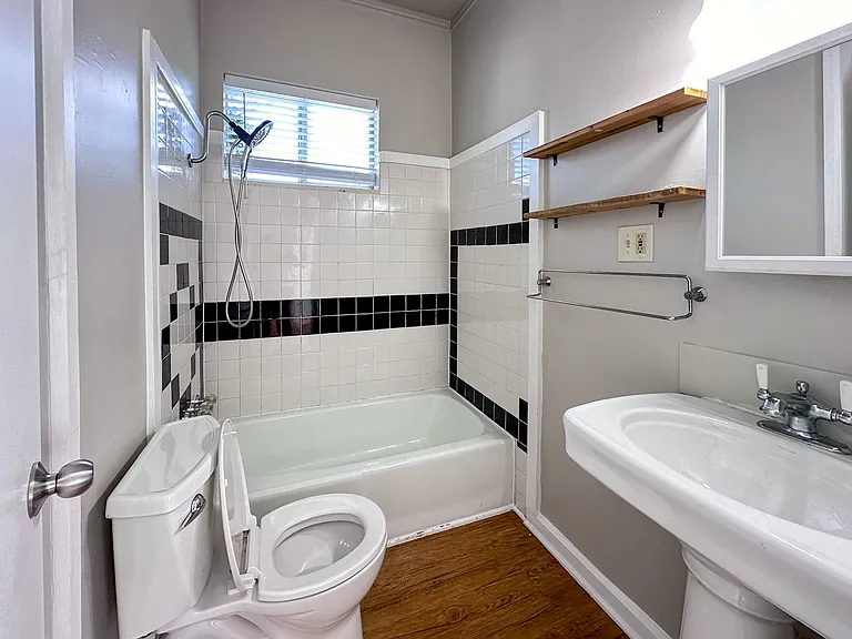 611 Nelray Blvd #B — Photo 28
