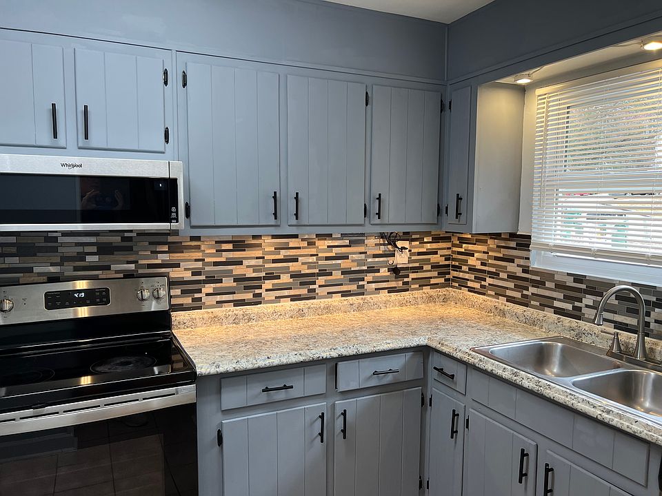 Renovated kitchen, with stainless steel appliances, modern colors