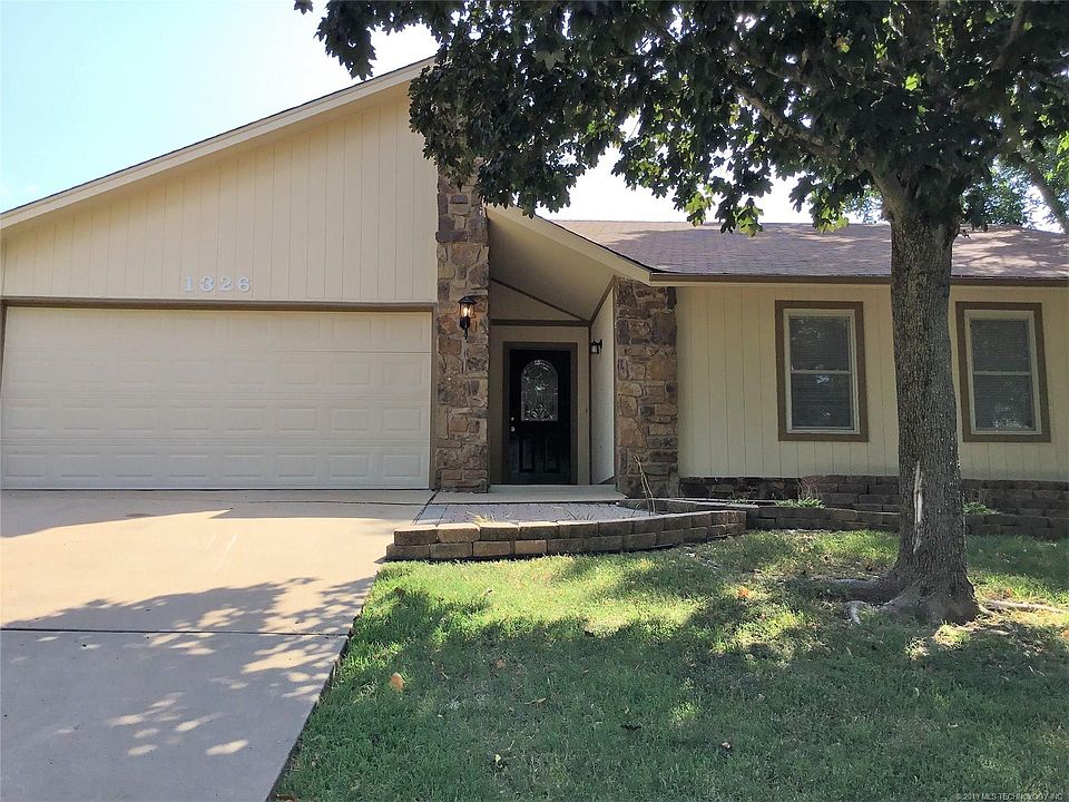 1st image of 1326 Woodbriar Ln
