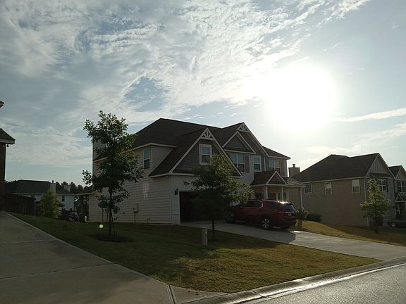 3rd image of 430 Newport Ave