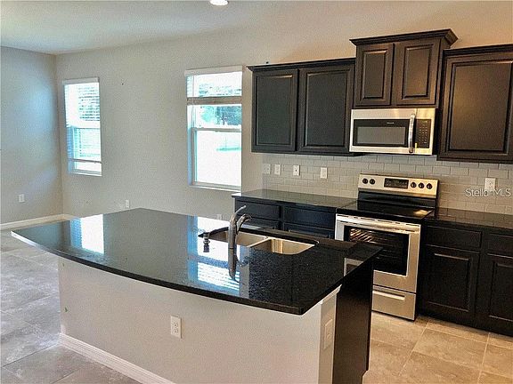 Kitchen - granite countertops