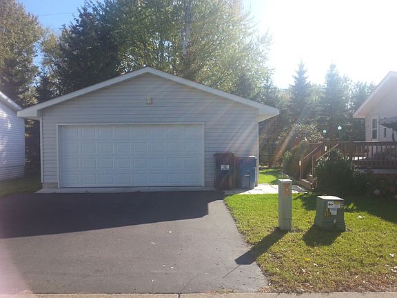 2nd image of 260 Plum Ln