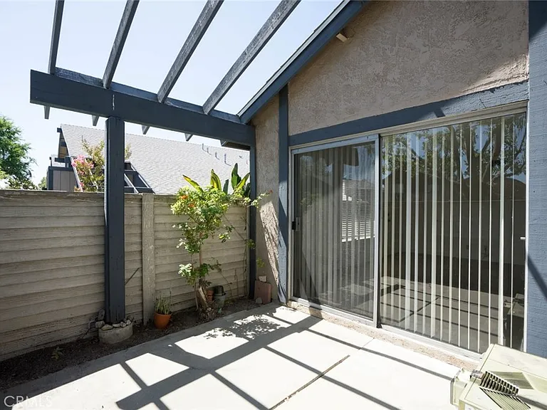 731 Windwood Dr — Photo 3