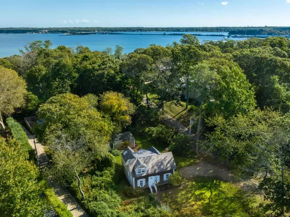 301 Main St, Tisbury, MA 02568