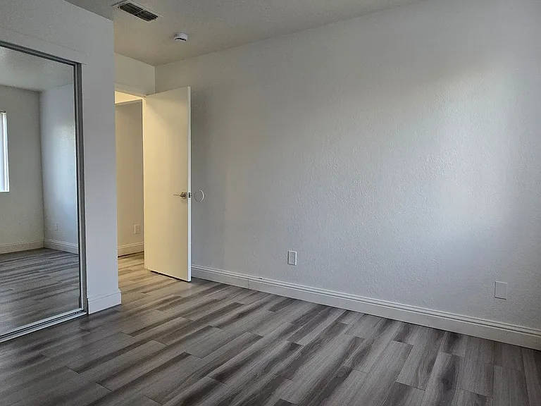 Mesa Verde Apartments — Photo 18