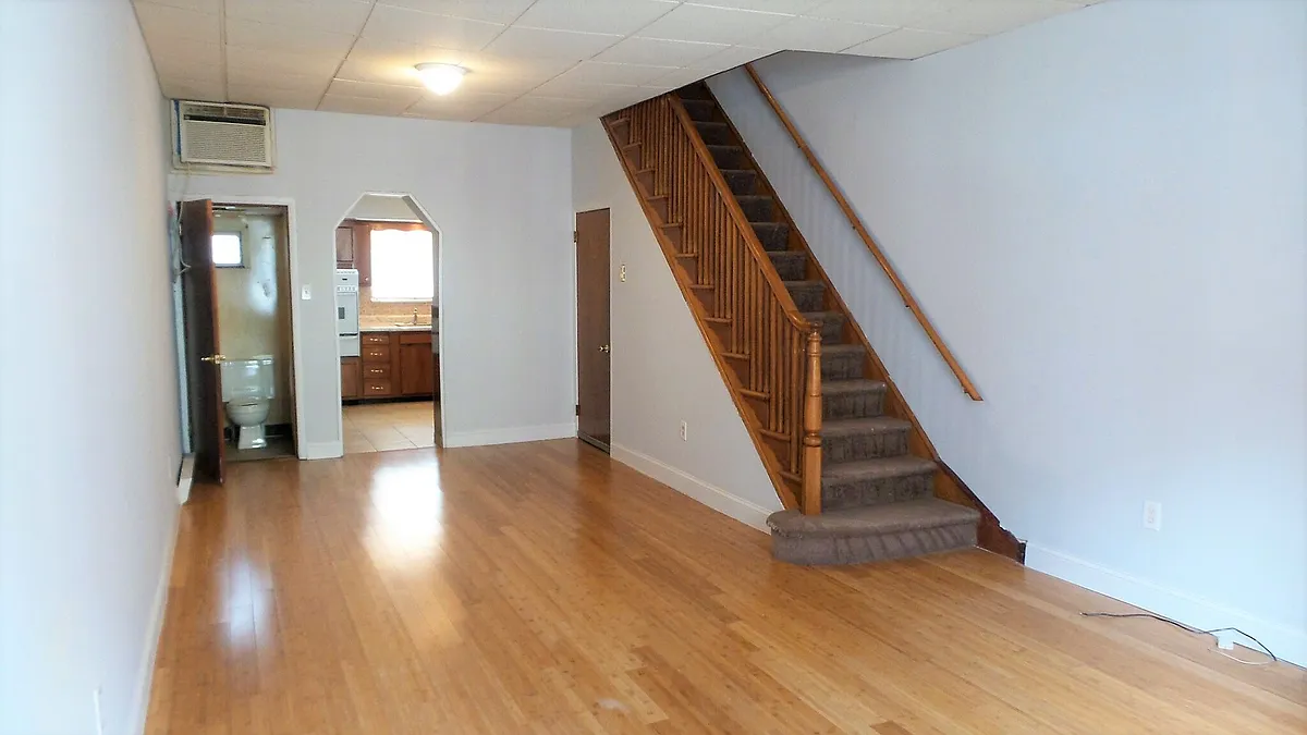 Building Photo - 2436 S Mole St